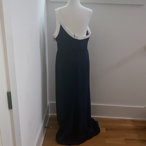 NWOT Social Bridesmaid One Shoulder Trumpet Gown - Picture 10 of 12